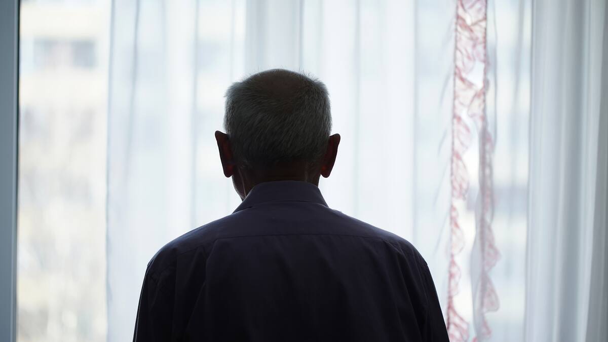 Jaime y Ana, residente y trabajadora del centro de El Pino, denuncian malas condiciones de asistencia y laborales