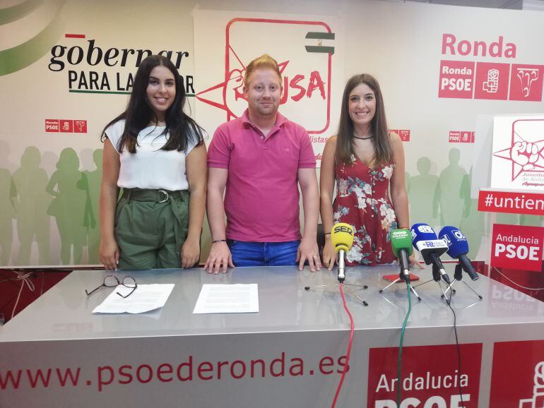 Carolina Orozco, Rafael Vázquez y Ana Villarejo en la &#039;Casa del Pueblo&#039; de Ronda