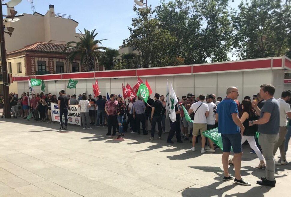 Agentes se han concentrado frente al Ayuntamiento de Getafe