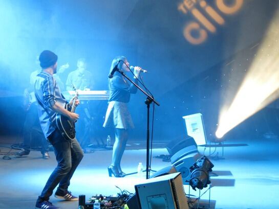 El grupo Goodbye Monroe!, lideraro por la herreña Claudia Álamo, fue el primero en actuar