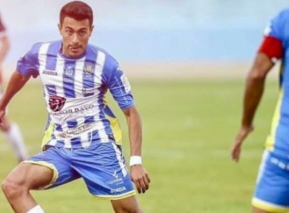 Elías Reyes con la camiseta de la Arandina