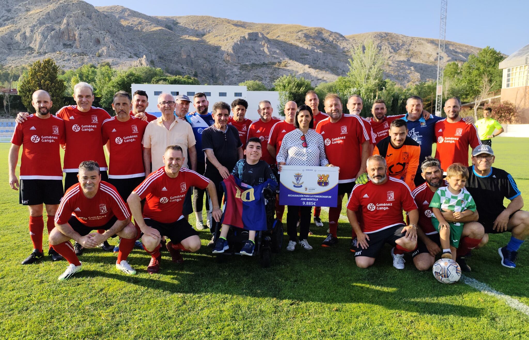Momento de la entrega del cheque