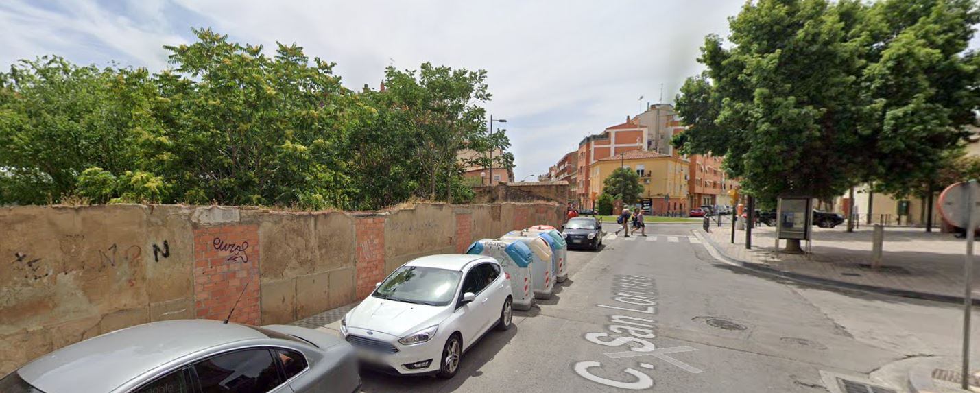 Cruce de la calle San Lorenzo con la plaza de Santa Clara