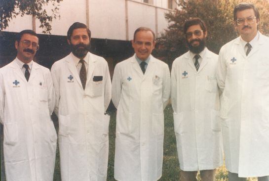 1980 - El doctor Francisco Pérez Giménez y otros especialistas del Hospital Reina Sofía