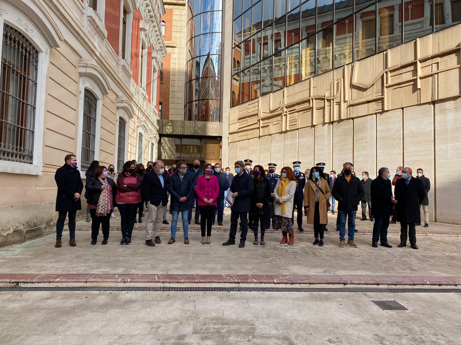 Imagen de la lectura del manifiesto en Diputación