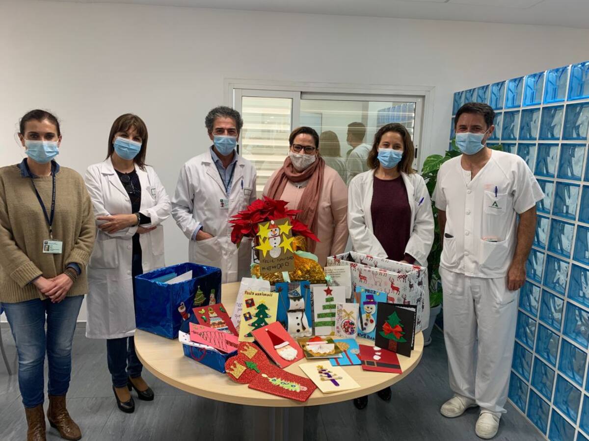Escolares de Jerez envían cartas y postales navideñas a pacientes hospitalizados