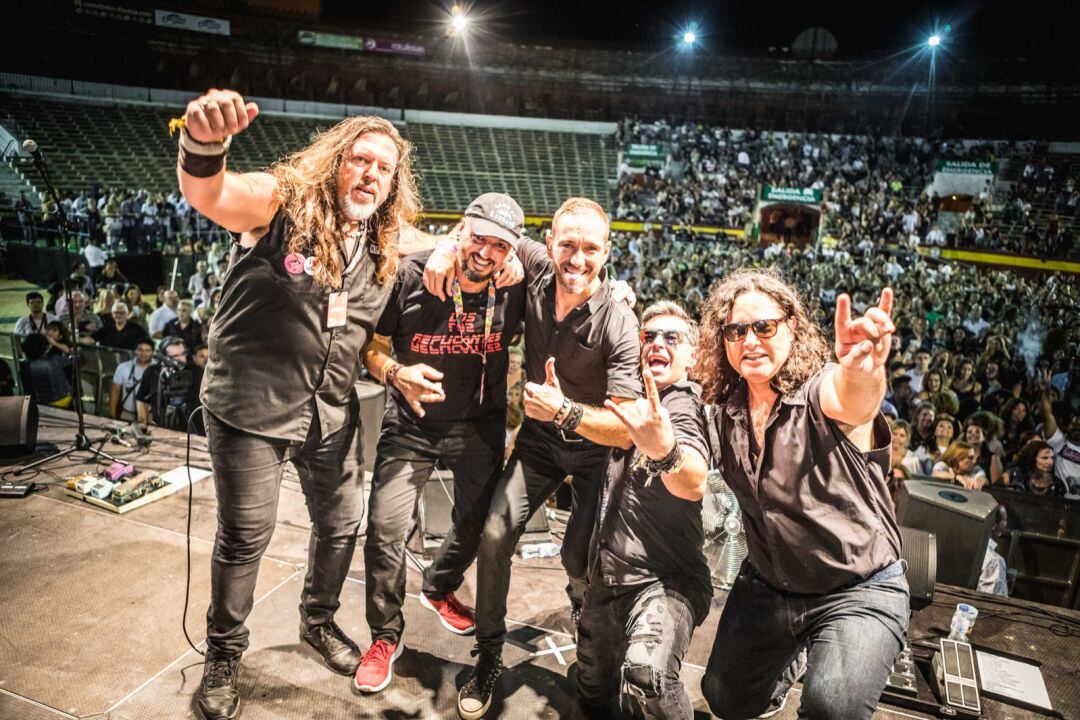 Los Replicantes y Amor de Madre actúan este sábado en la sala Varadero del Grao