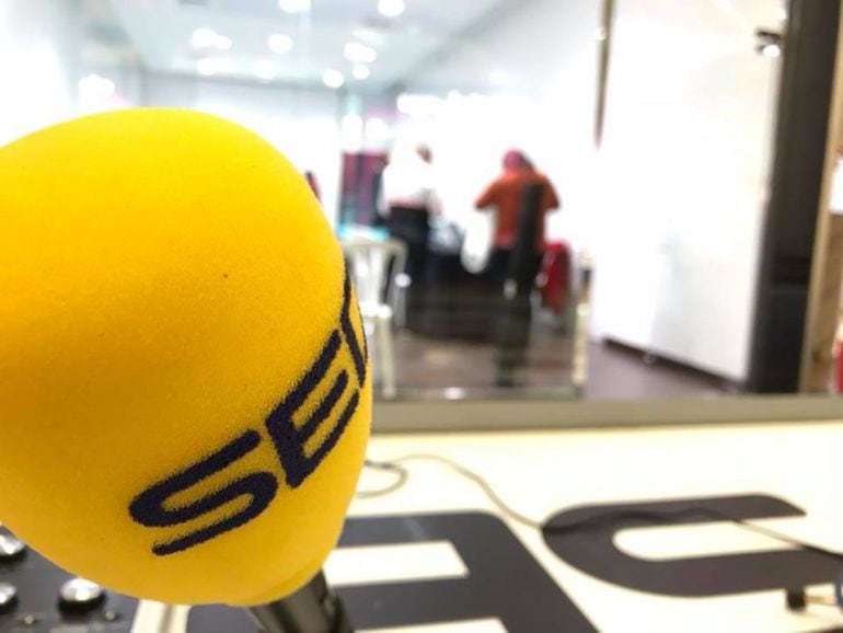 Programa especial de Radio Dénia Cadena SER durante el maratón de donación de sangre.