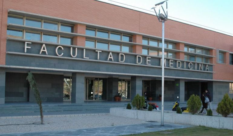 Fachada de la Facultad de Medicina de Albacete