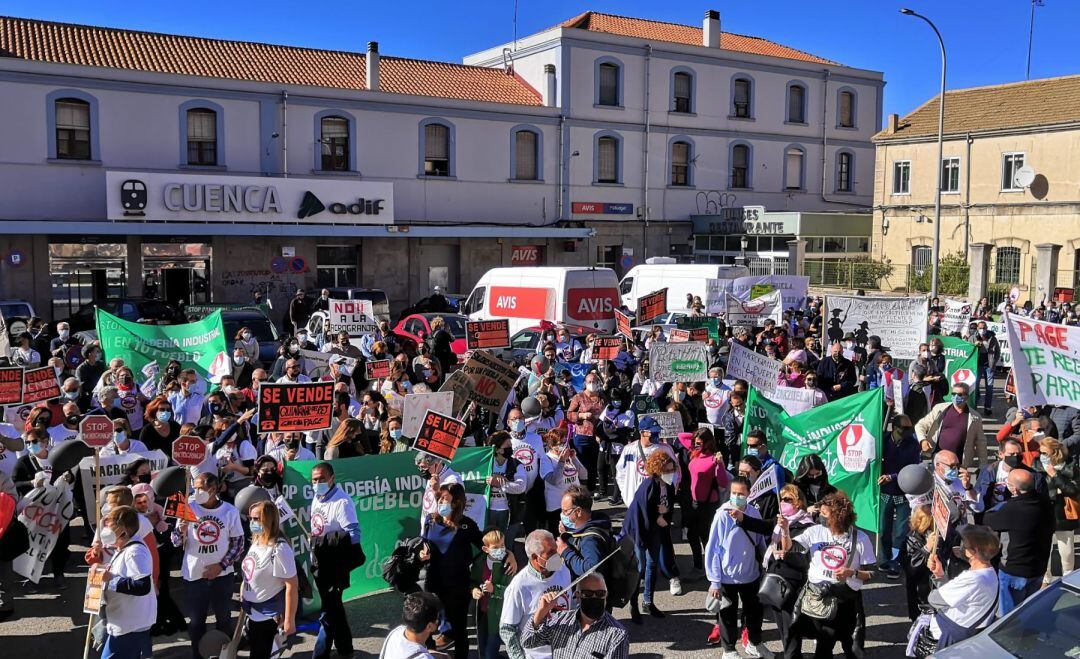 La manifestación concluyó ante la estación de ferrocarril