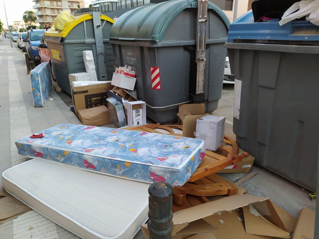 Denuncia de un oyente de la situación de los contenedores en Gandia 