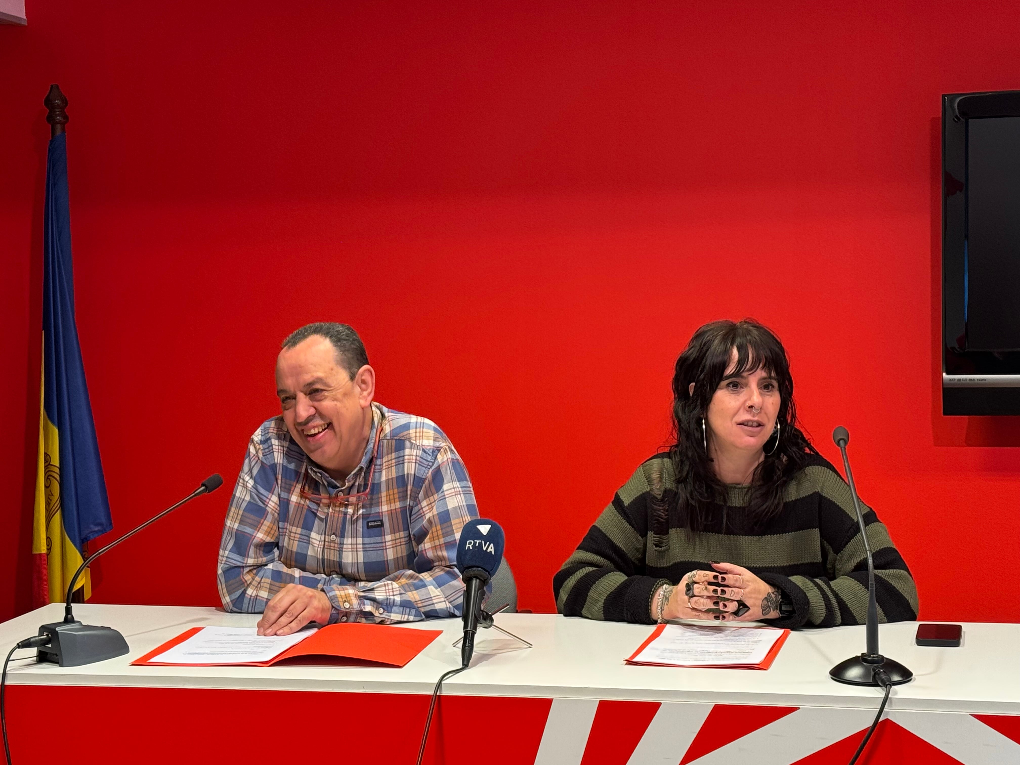 La membre del comitè directiu del PS Carla Guinot, i el representant de l'USDA, Joan Torra