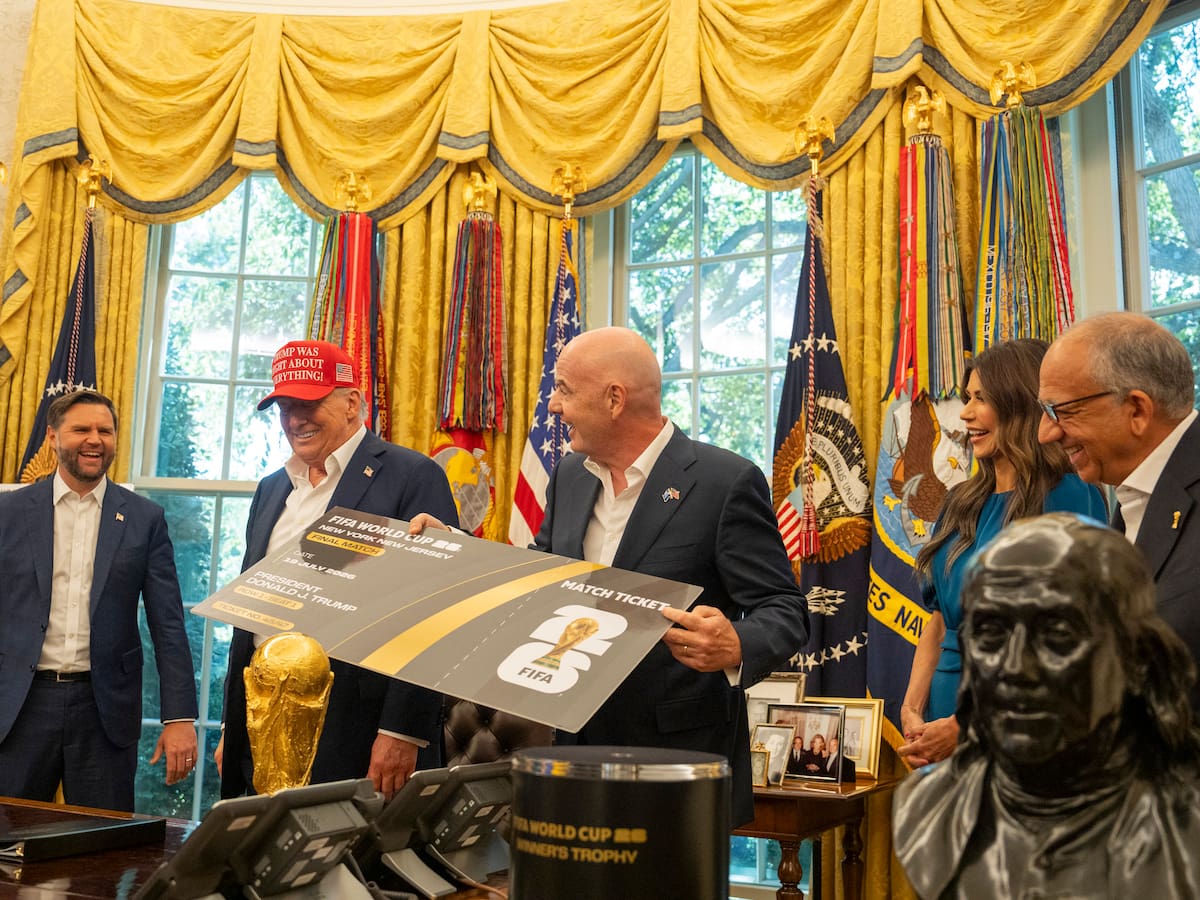 Aficionados de toda Europa denuncian a la FIFA ante la Comisión Europea por el precio de las entradas para el Mundial