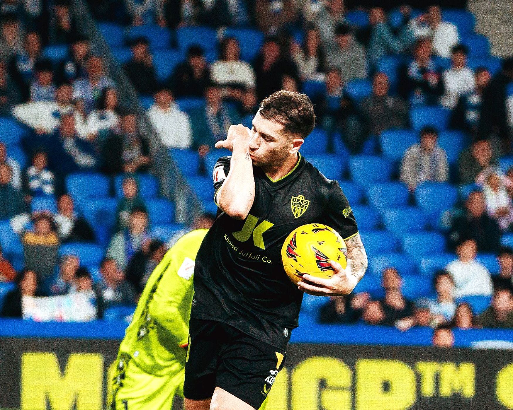 Embarba hizo dos goles en San Sebastián.