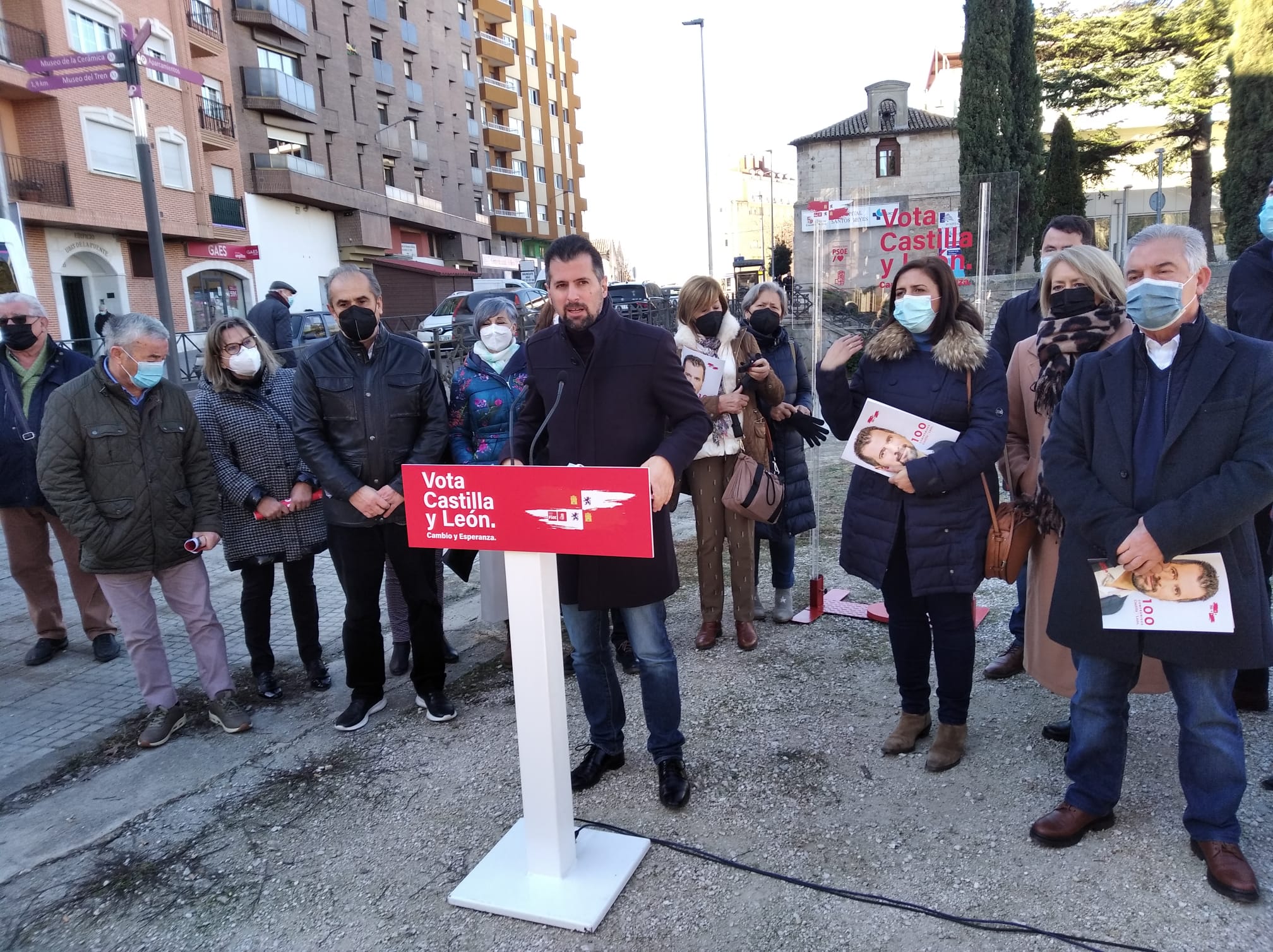 Luis Tudanca en su intervención junto al hospital