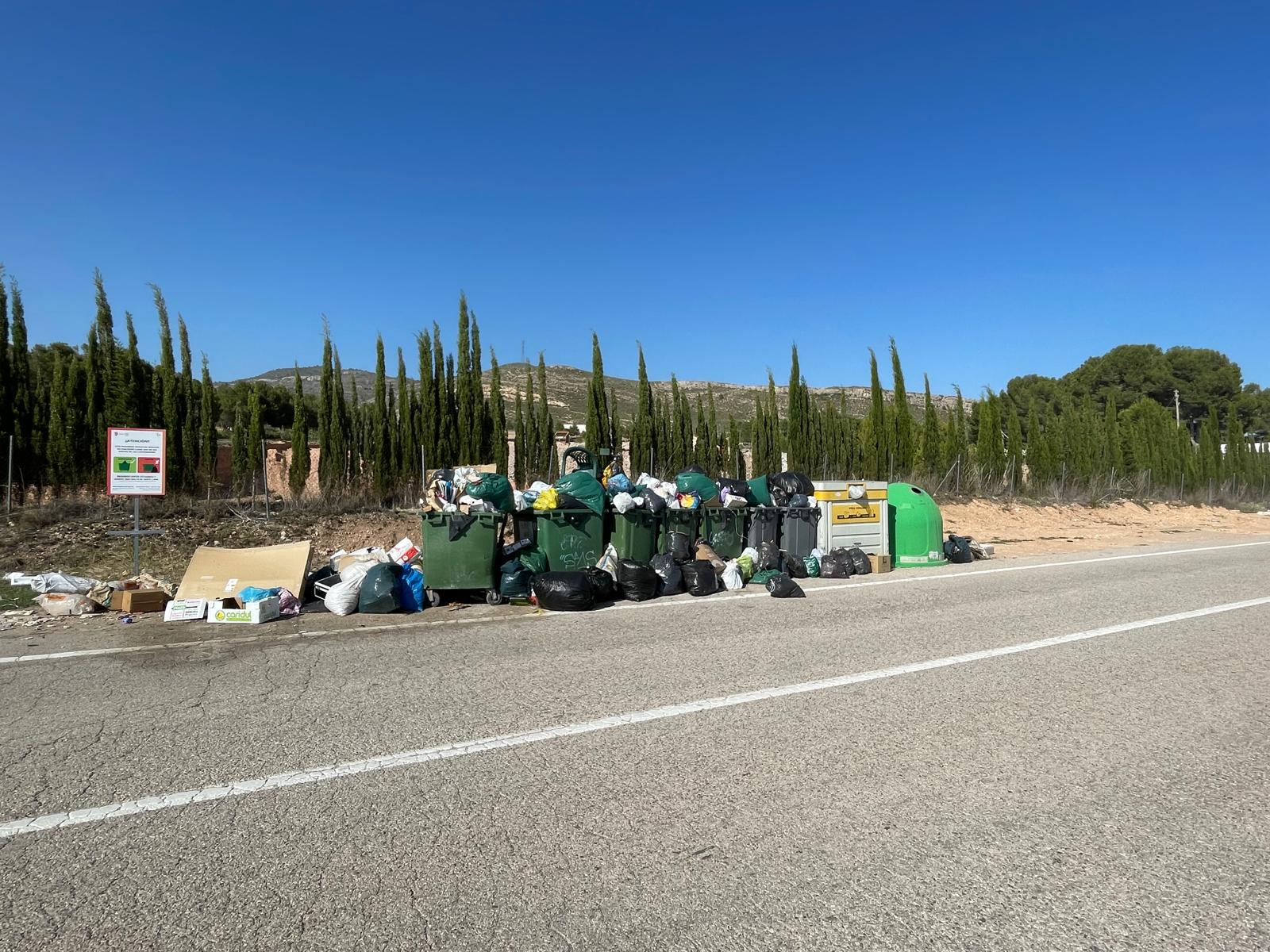 Contenedores en zonas de diseminados en Villena