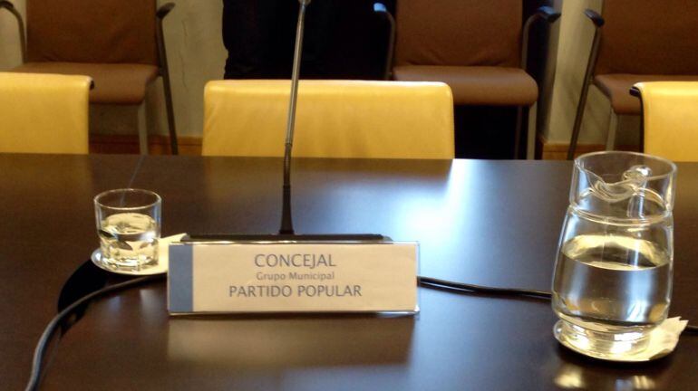 Asiento vacío de los representantes del PP en la comisión