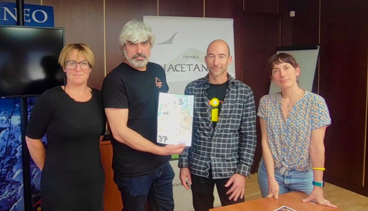 Jurado que ha seleccionado el cartel ganador entre los cerca de 30 presentados