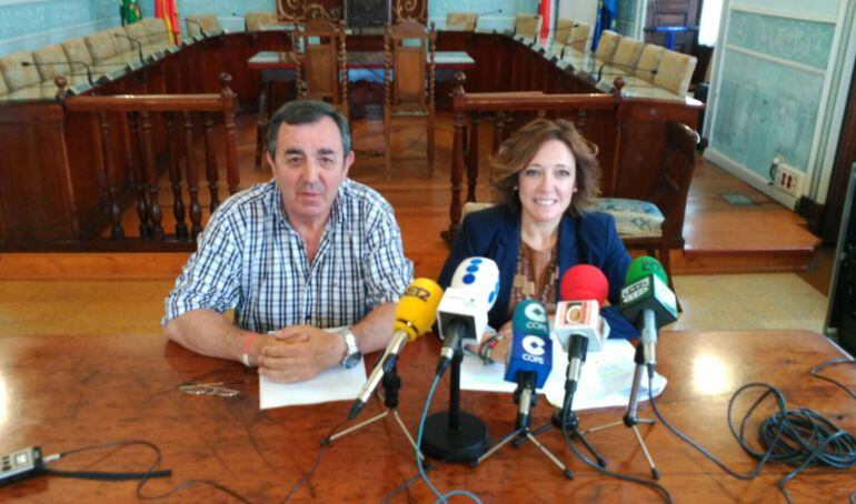 Demetrio García (MasCastro) y Ana Urrestarazu (PP).