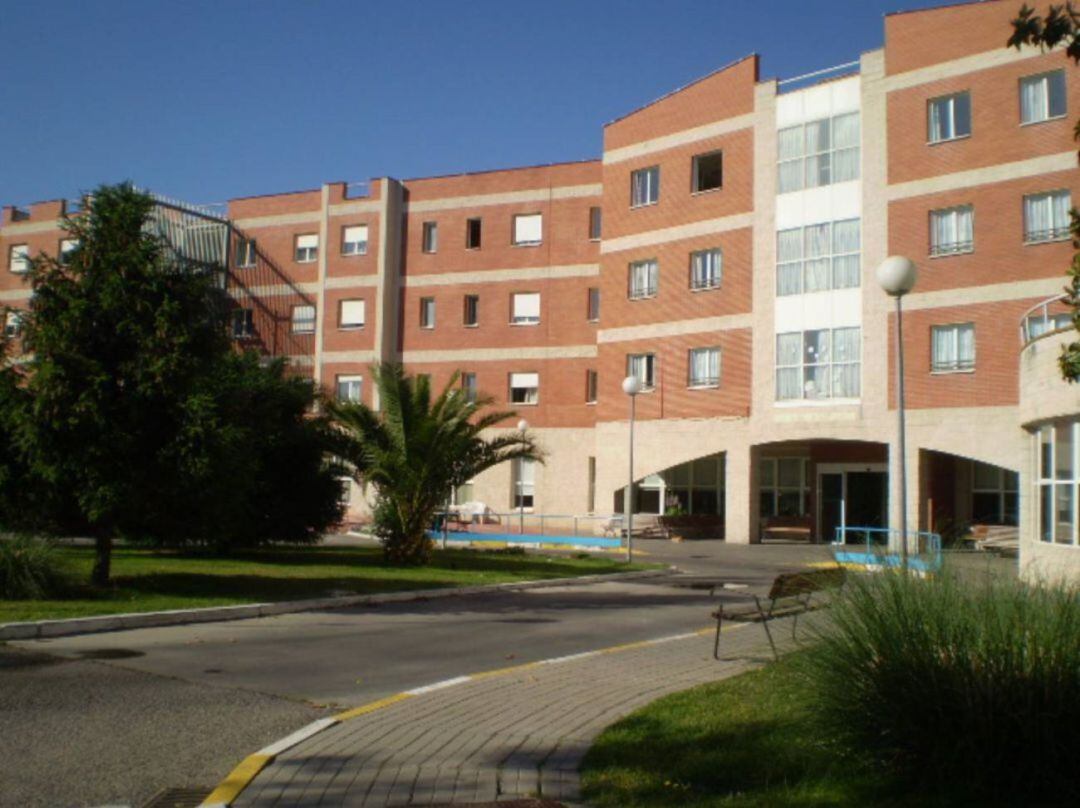 Fachada de la residencia de mayores de Parque Coimbra de Móstoles