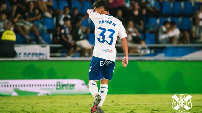 Emiliano Martín: "No por irte fuera de la isla vas a ser futbolista"