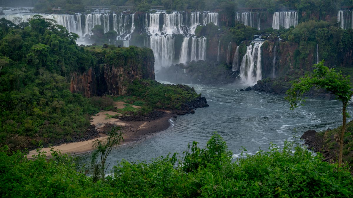 "Sentí que era una vergüenza de lugar": el dilema ético de Macarena Berlín tras viajar a las cataratas de Iguazú