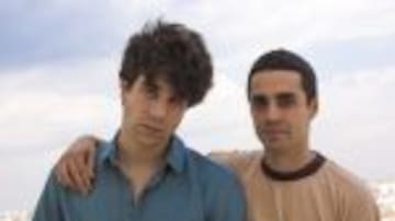 "Nos dimos cuenta de que eramos gais con Farmacia de Guardia y Bom bom chip"