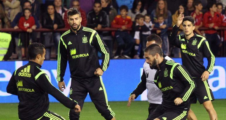 Los jugadores de la selección española de fútbol, Pedro Rodríguez, Gerard Piqué  y Francisco Alarcón "Isco" 