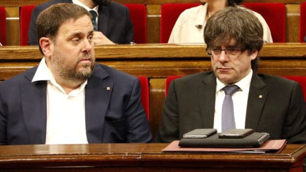 Junqueras y Puigdemont en el Parlament en mayo de 2017