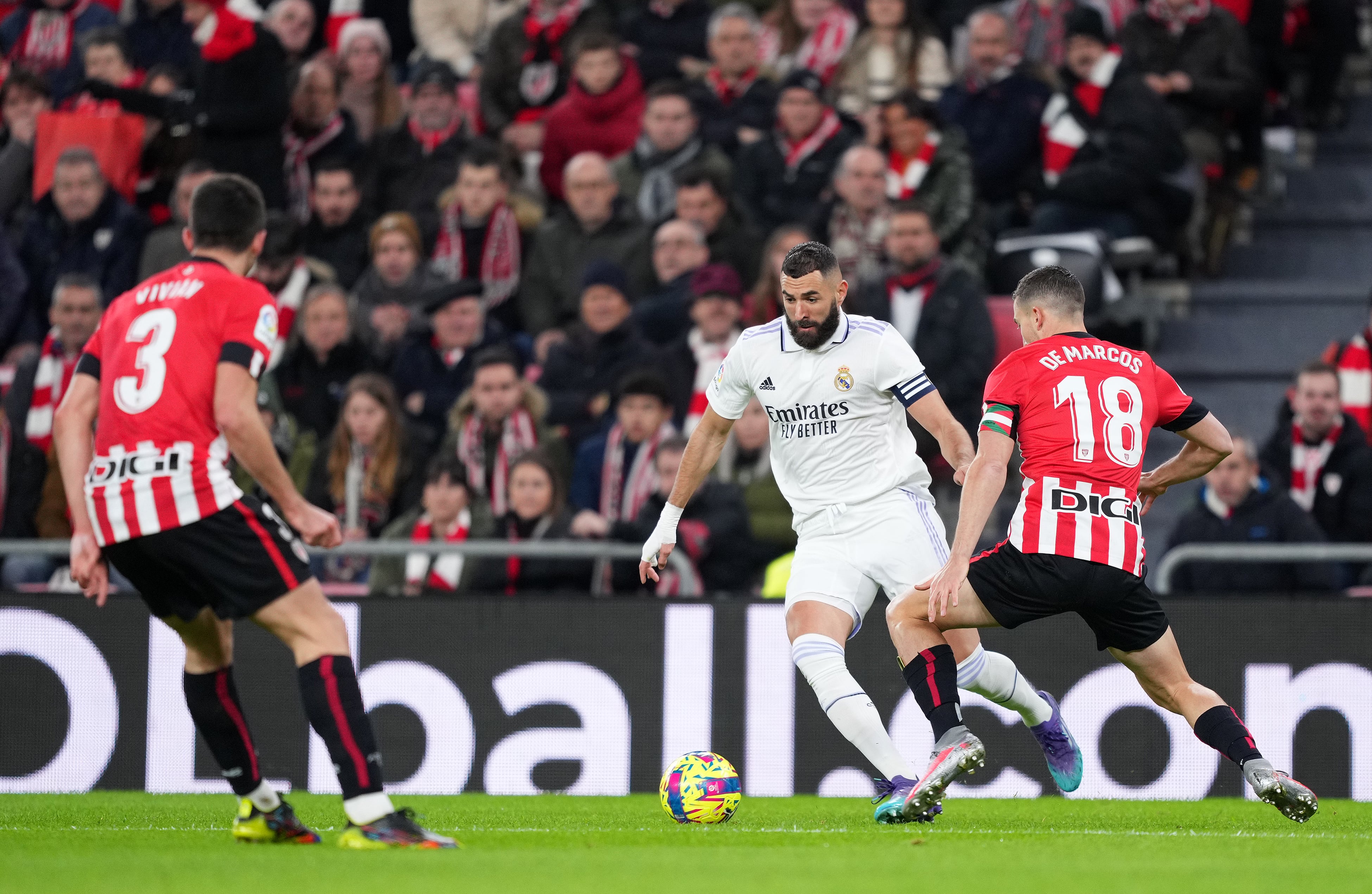 Benzema, durante el partido de San Mamés