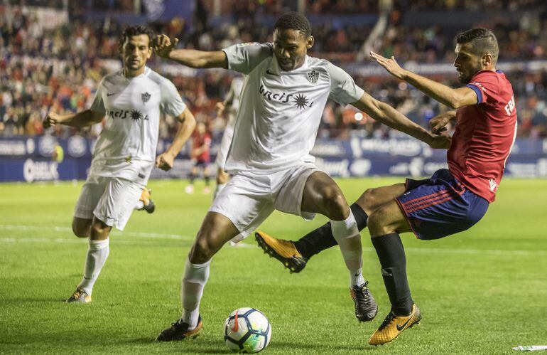Lucien Owona en el partido de la pasada campaña.
