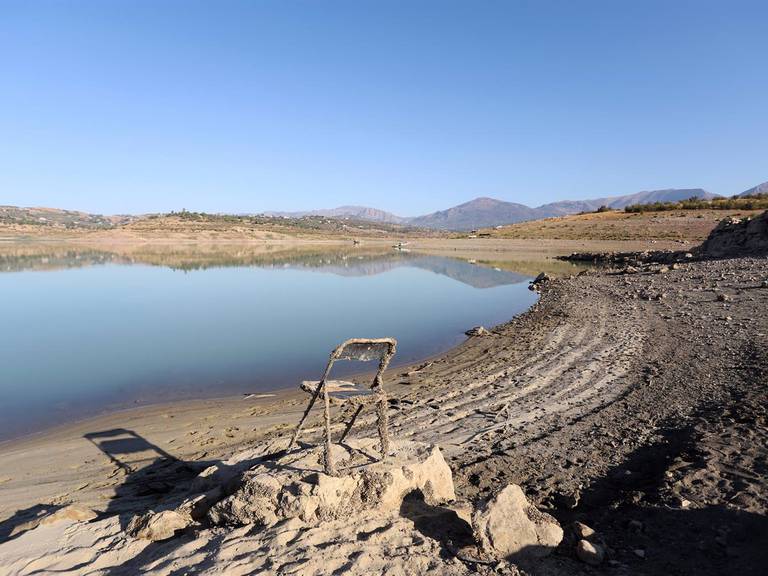 El pantano de La Viñuela situado en el término de Vélez Málaga se acerca a sus cifras mínimas históricas donde el embalse se encuentra al 12% de su capacidad.