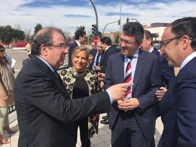 El presidente de la Diputación de León, Juan Martínez Majo junto al presidente de la Junta, Juan Vicente Herrera y la vicepresidenta Rosa Valdeón
