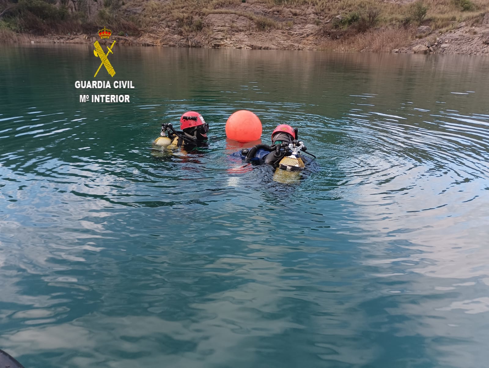 Rescate de la Guardia Civil del cuerpo sin vida de un espeleólogo en Villanueva del Río y Minas.