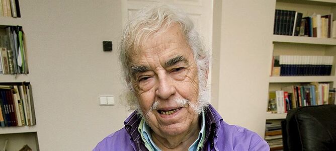 Fotografía de archivo, del 2 de mayo de 2009, del escritor, filósofo y traductor Agustín García Calvo.