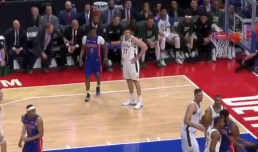 El momento en el que comienza la pequeña pelea entre Drummond y Brown