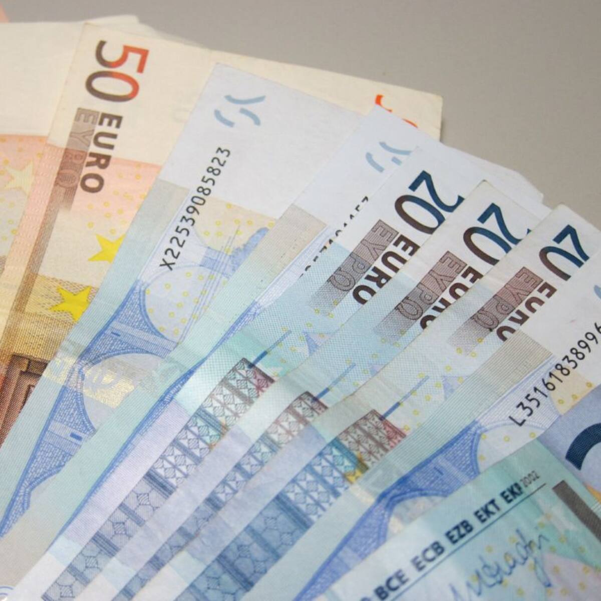 El salario medio de Cantabria vuelve a perder poder de compra: 832 euros al año