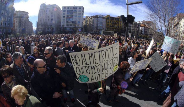 Manifestación ciudadana contra el MetroTUS.