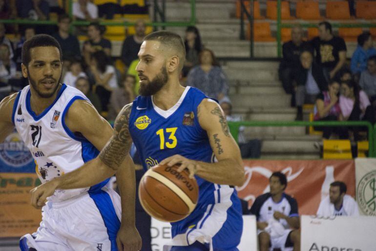 Tercera victoria de liga del COB en el Pazo, frente a Melilla 77 a 72