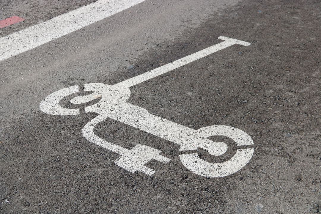 Silueta d'un patinet elèctric