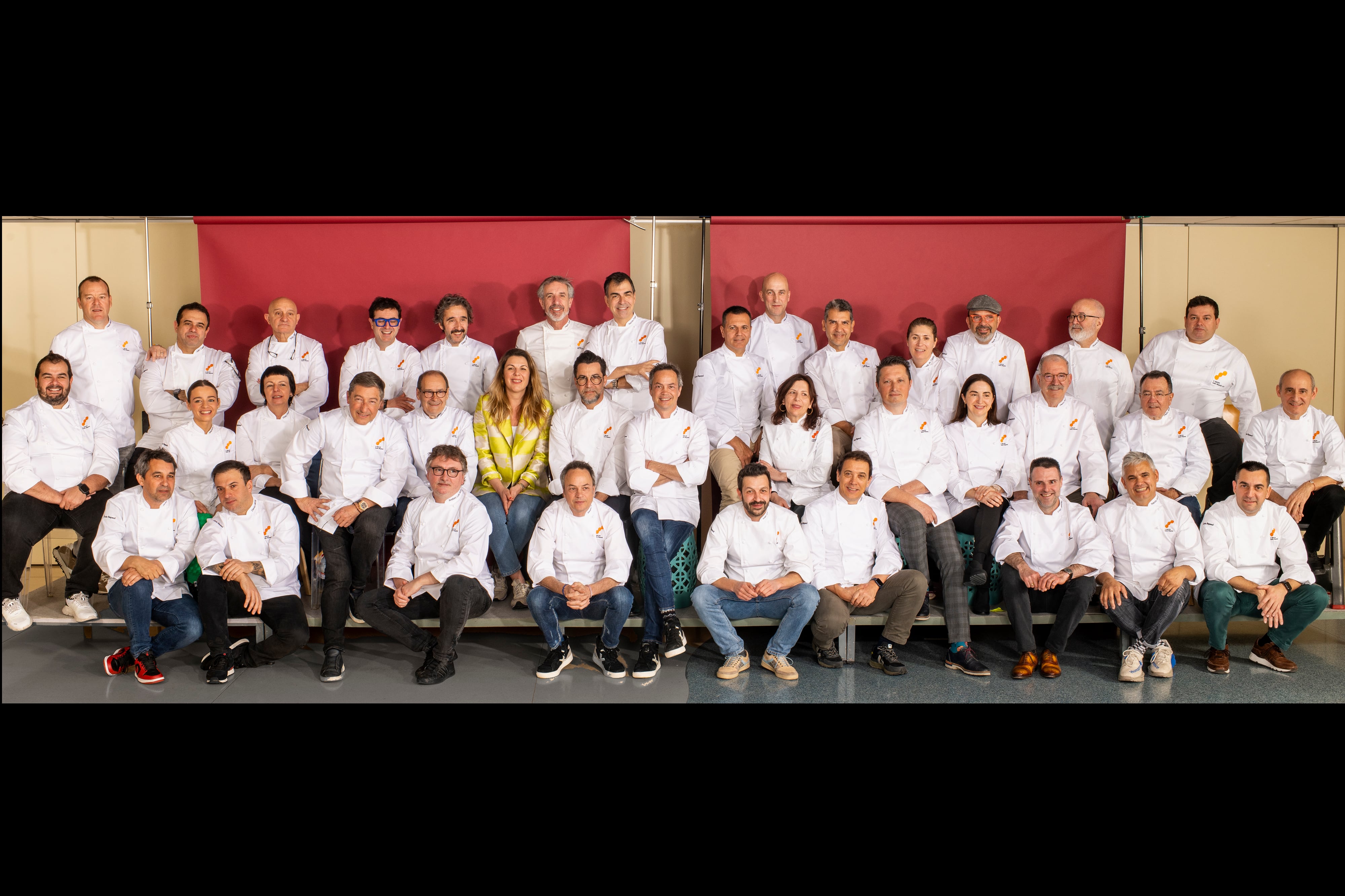 Foto de familia de los chefs de los restaurantes con tres soles Repsol.