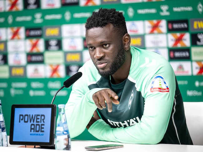 Victor Boniface en su presentación con el Werder Bremen