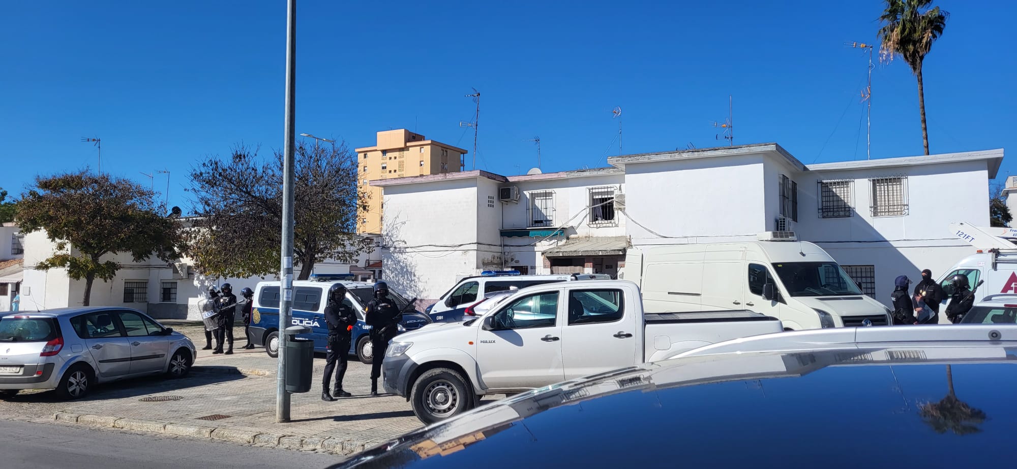 La operación de la Policía Nacional se está llevando a cabo en la calle Sarmiento