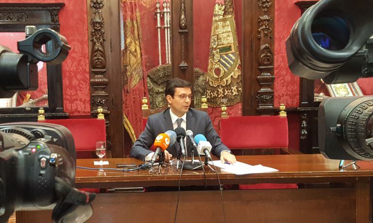 Rueda de prensa del alcalde de Granada, Paco Cuenca, tras ser citado a declarar como investigado por un juzgado de Sevilla