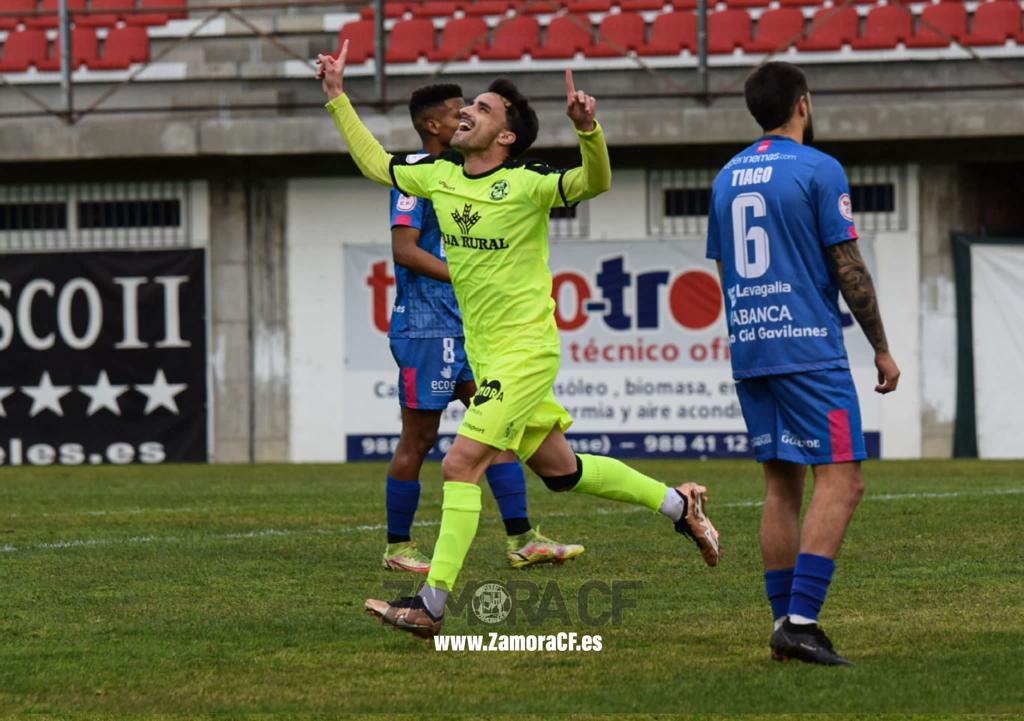 Álex Ares celebra el tanto de la victoria