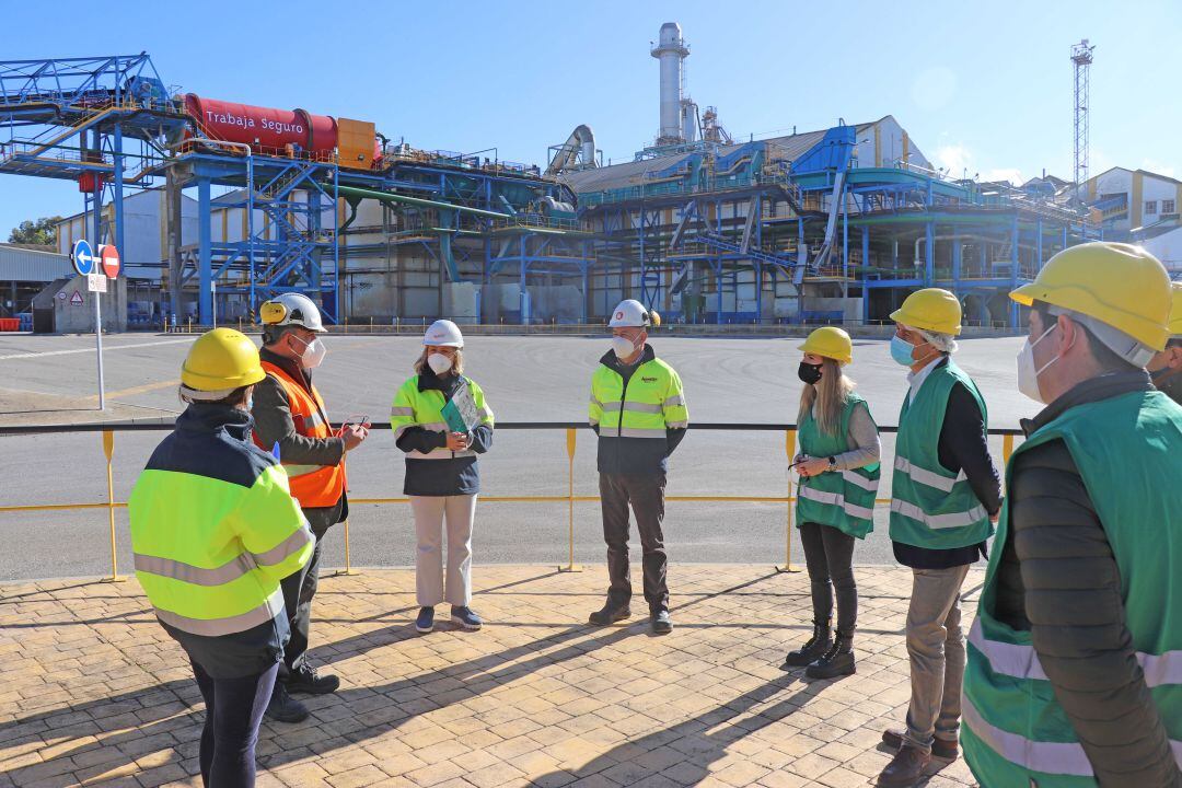 Visita de Ana Mestre a la azucarera en Jerez