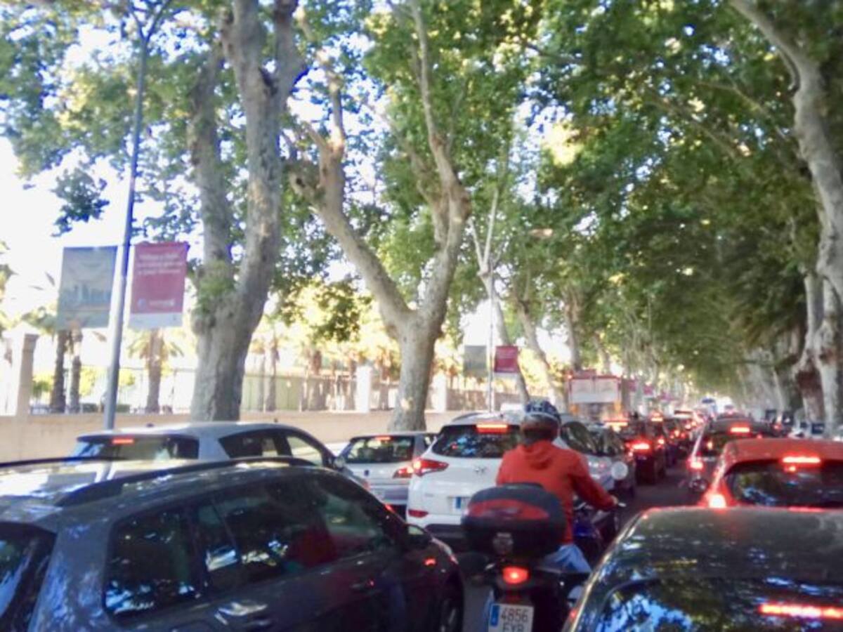 Caos en el centro por el corte de tráfico debido a la peatonalización de la Alameda