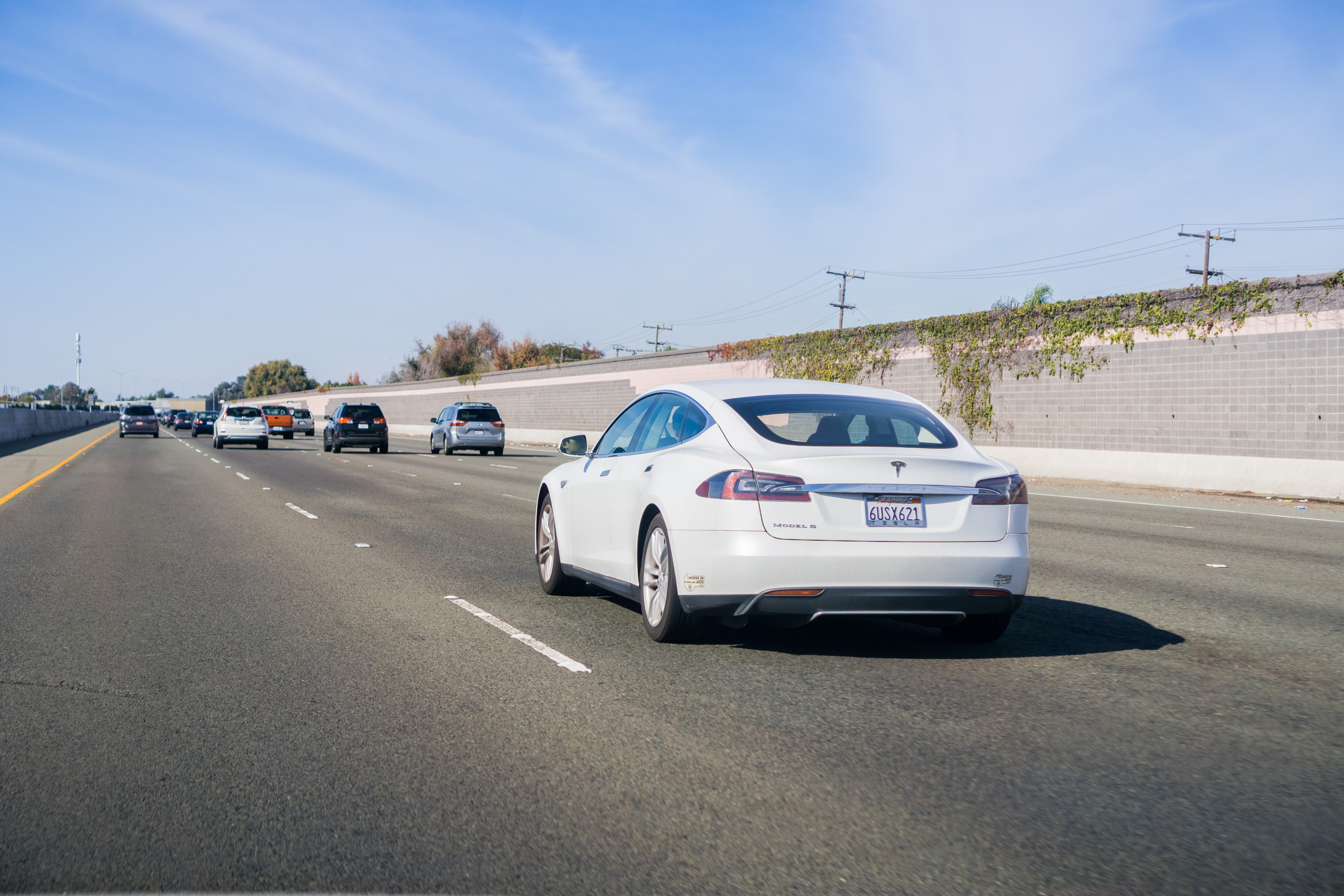 Imagen de archivo de un Tesla en circulación