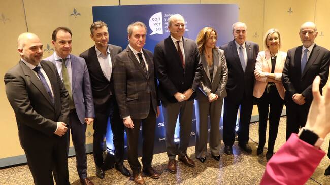 El presidente del Gobierno de Aragón, la Alcaldesa de Zaragoza, los presidentes de las tres Cámaras de Comercio de Aragón, la directora de Banca para empresas de Ibercaja, el presidente de Forestalia, el director de Prisa Media y el jefe de la sección de Economía de la SER.