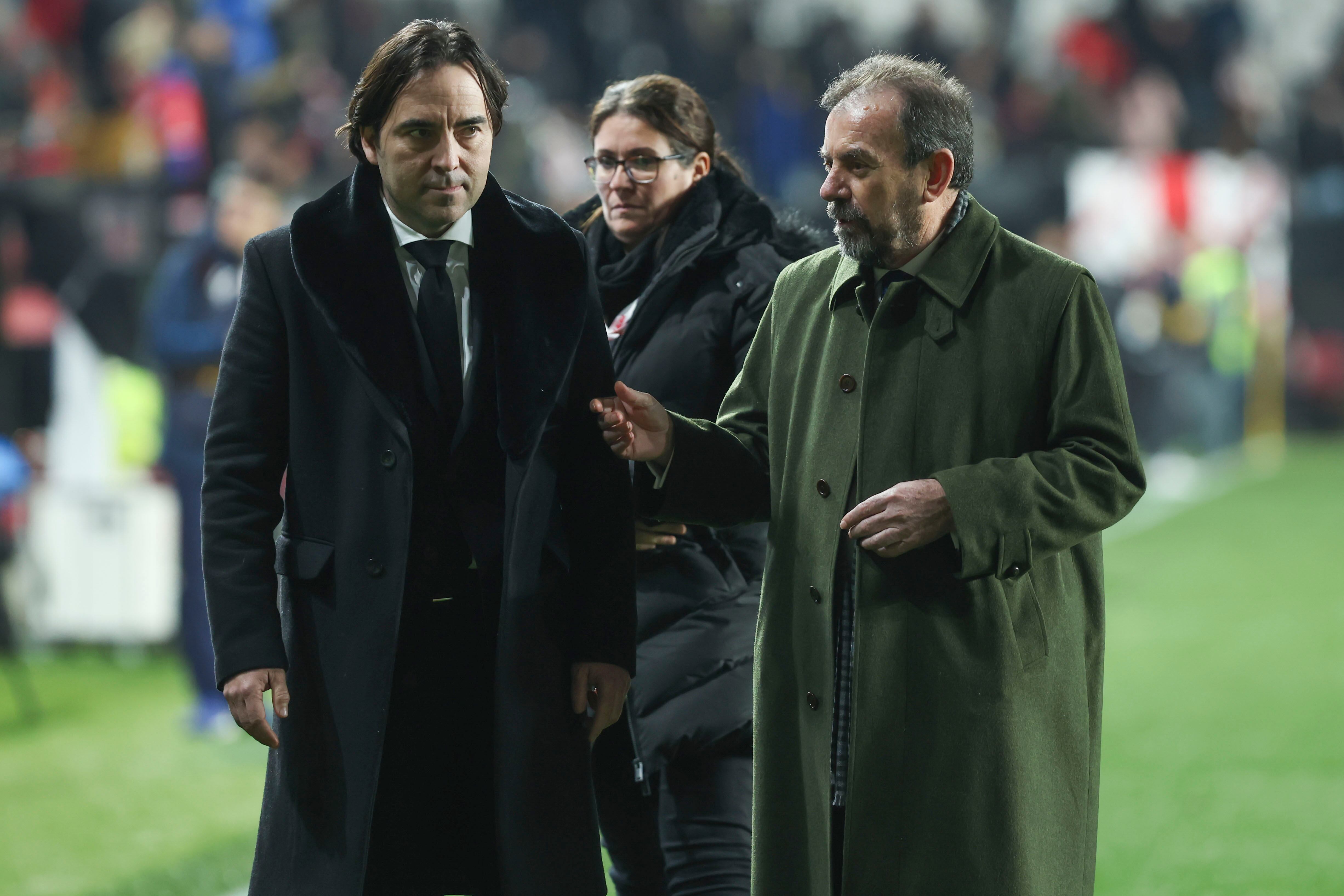 MADRID, 02/01/2026.- El presidente del Rayo Vallecano Raúl Martín Presa (i) y el presidente del Getafe Ángel Torres Sánchez (d) antes de comenzar el encuentro de la jornada 18 de LaLiga que Rayo Vallecano y Getafe CF disputan este viernes en el estadio de Vallecas. EFE/Kiko Huesca